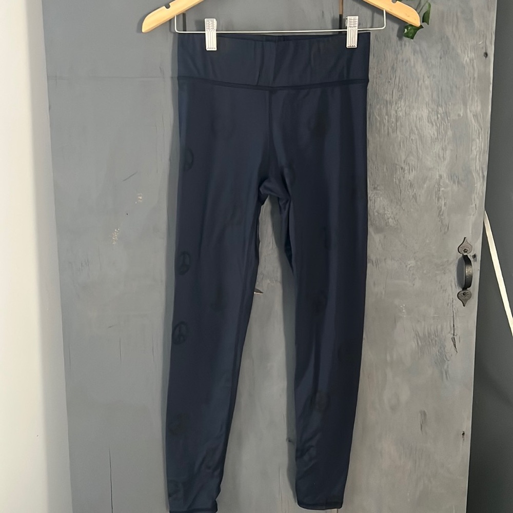 PELOTON X TEREZ- Peloton High Shine Peace Sign Leggings